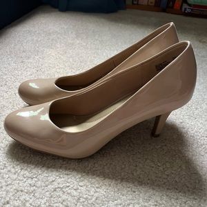 Tan Heels w/ comfortplus insole - 8.5
